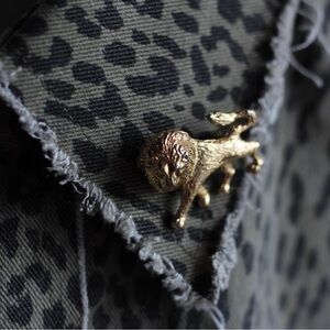 Vintage Lion Gold Tone Enamel Brooch or necklace pendant, Safari theme Pin